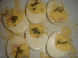 Huevos rellenos de anchoa y jamón